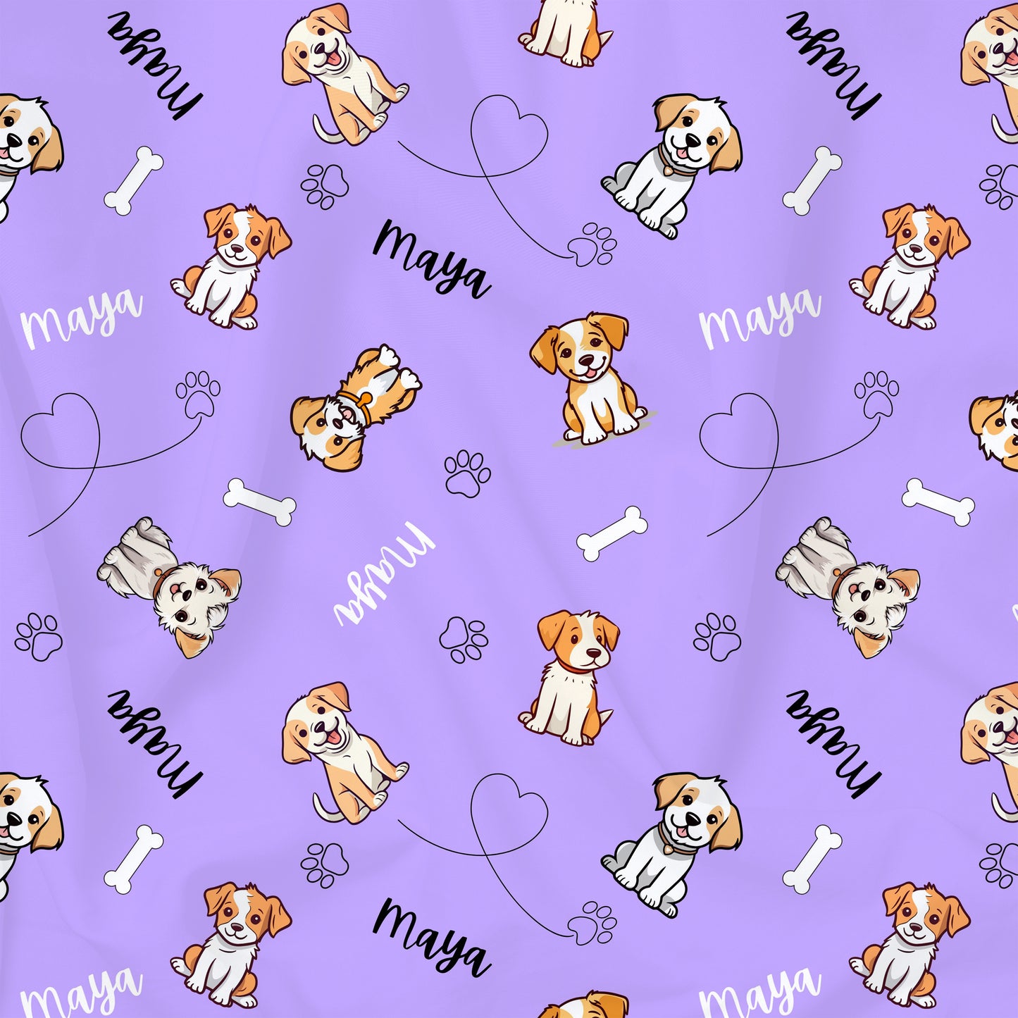Tissu imprimé chiens personnalisé de nom ou texte sur fond mauve. Choix de tissu de coton bio. Impression durable.