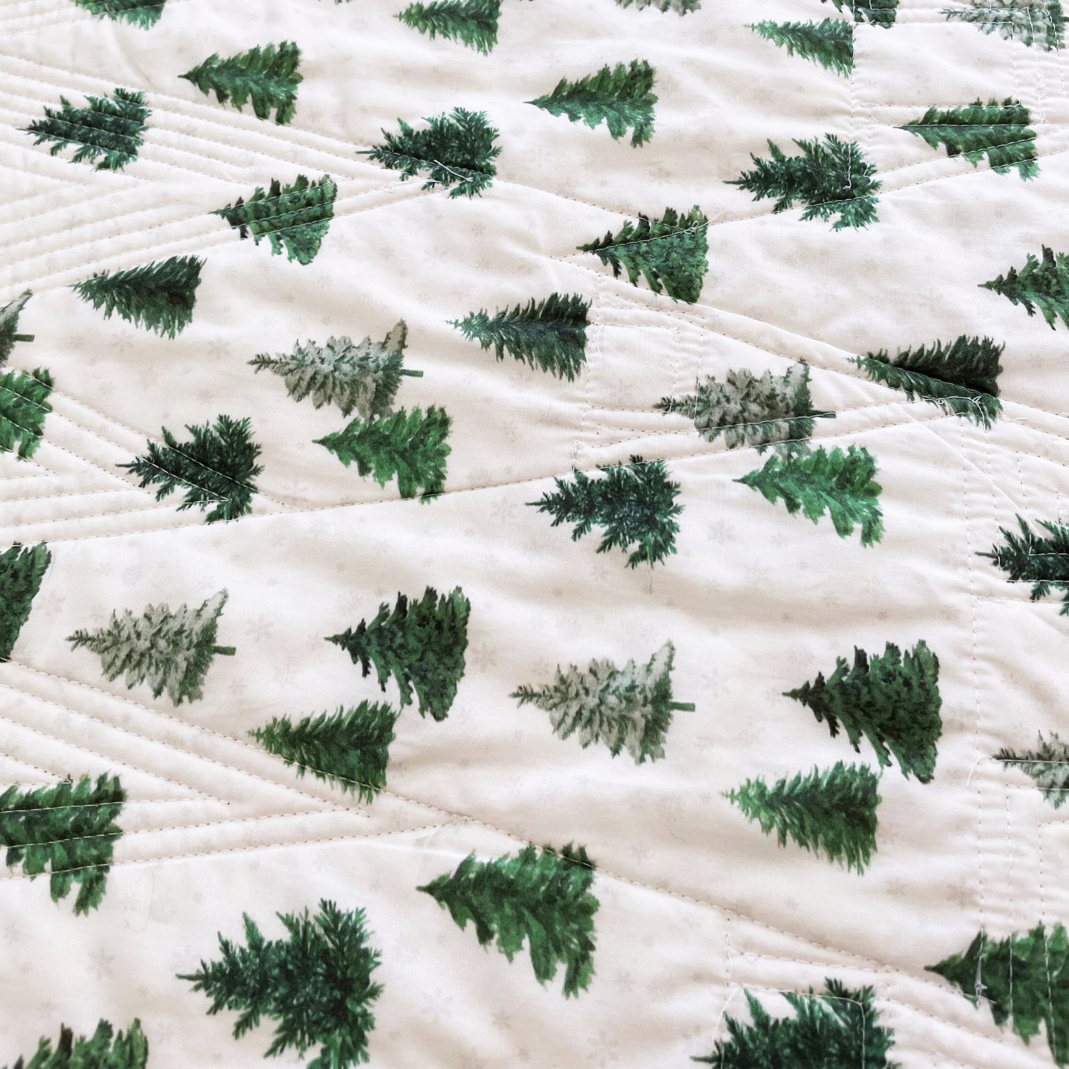 tissu imprimé sapin verts envers du chemin de table patwchork de Noël appliqué sapins verts