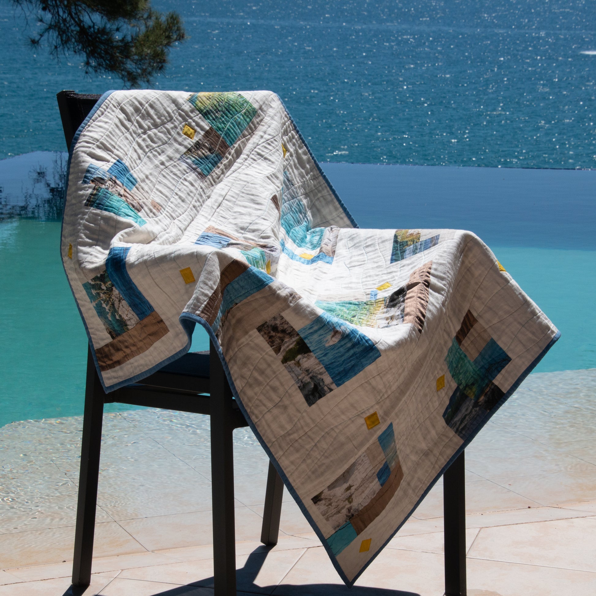 plaid patchwork moderne paysage marin Méditerranée Menorca design exclusif