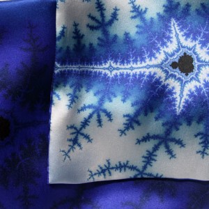 satin de soie imprimé fractale bleue